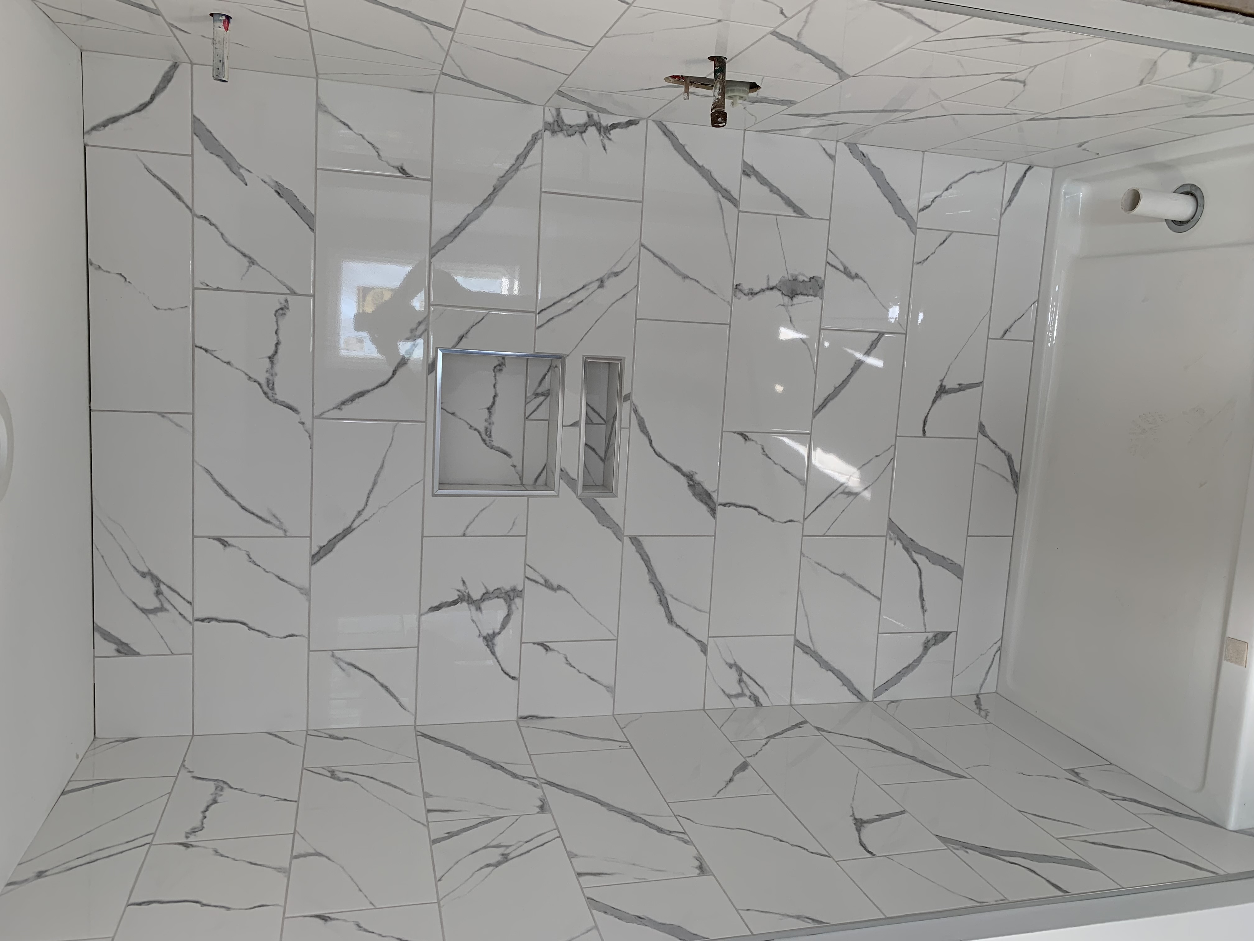 Glass panel, veined porcelain