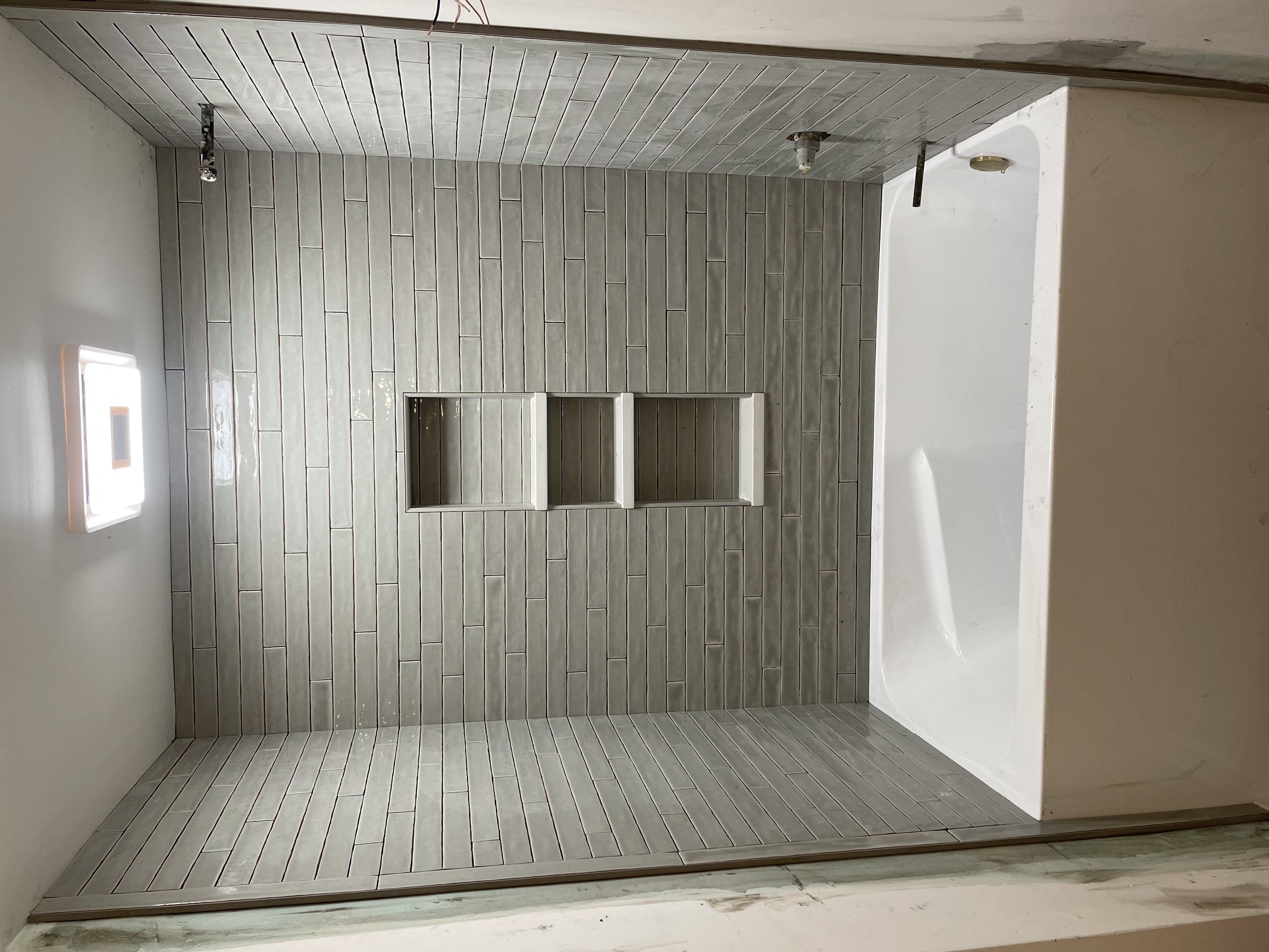 Linear tile, alcove tub