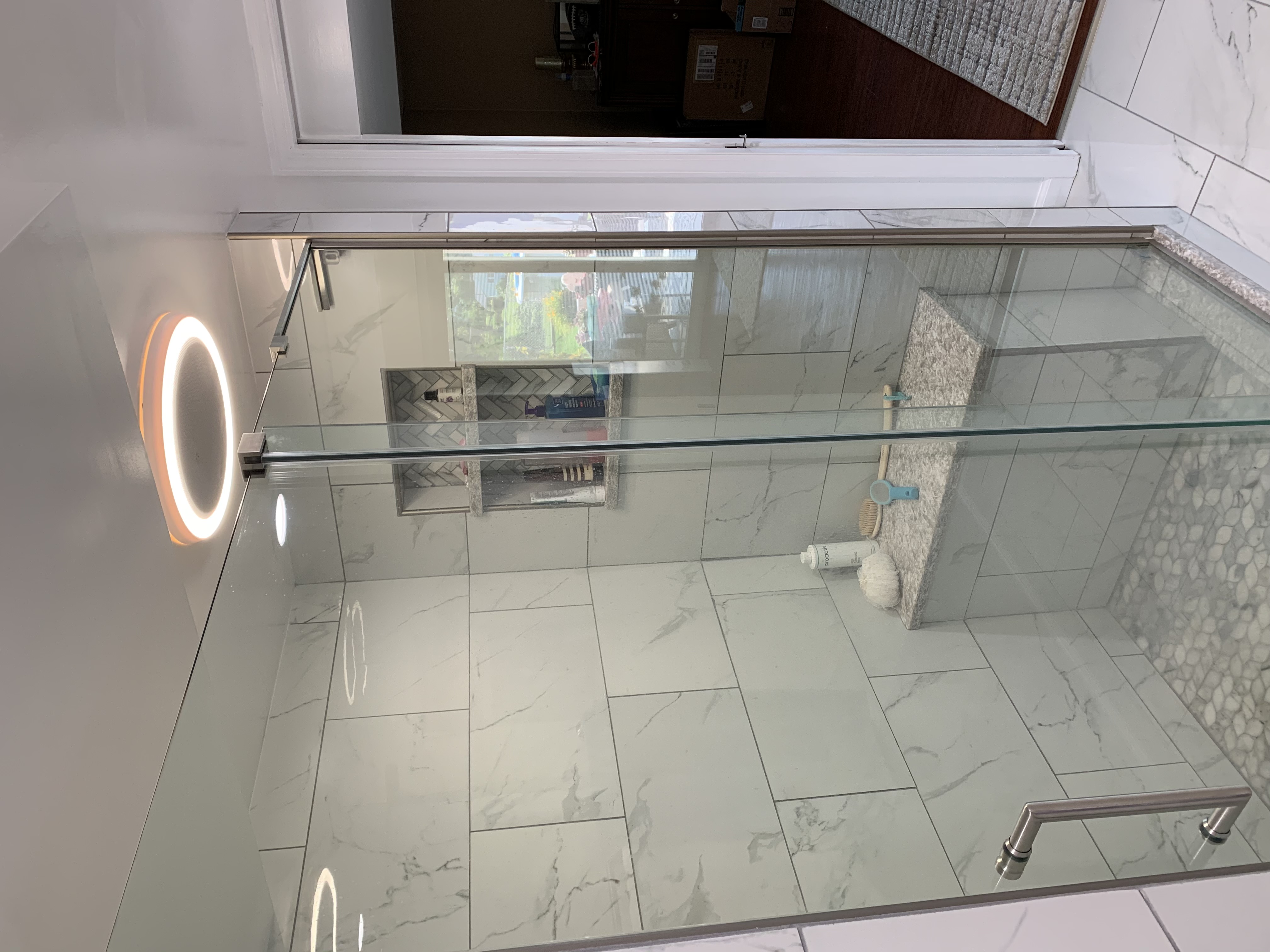 Frameless corner shower